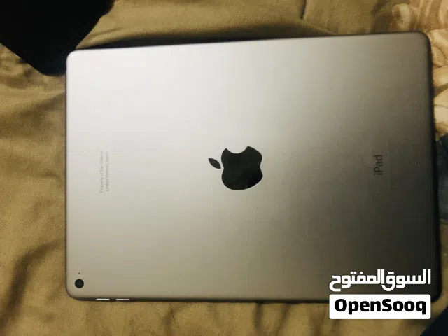 ايباد اير 2 في حالة ممتازة جدا حجم الشاشة 9.7 انكتب بالغلط 9.4
