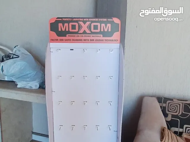 يوجد فترينات للبيع عرض 1متر وطول 75 للبيع العداد 2واستندات عرض