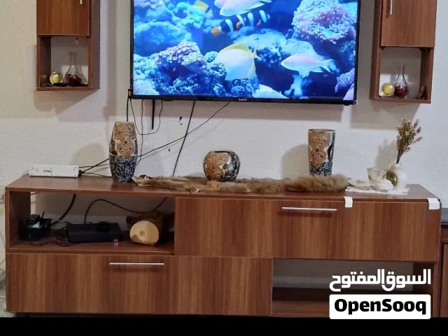 ديكور للتلفزيون كبير حجمه قطعتين
