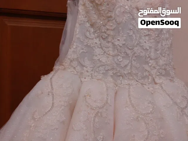 فستان زفاف ابيض ع سكري