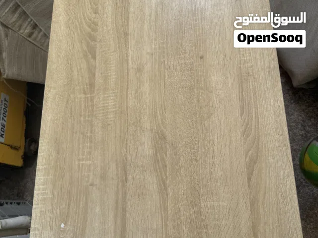 ميز مكتبي جديد جداً
