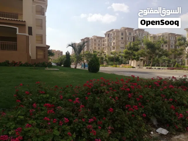 شقة بأفخم مرحلة B2 استلام فوري نادي غير اجباري حتى لو مش معاك نادي  اجمل واشيك واريح دور ارض