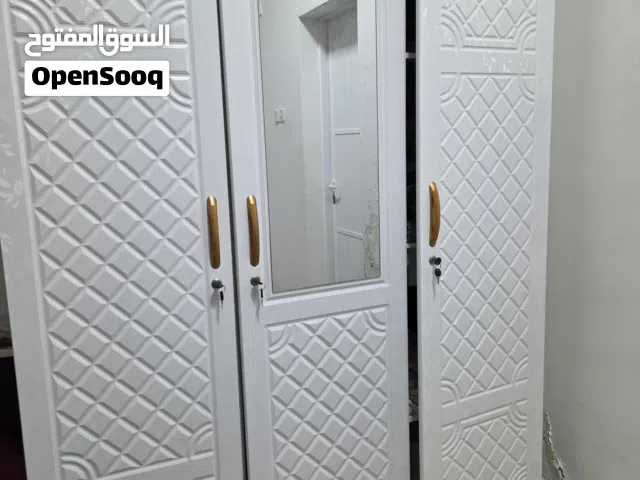 خزائن 3 أبواب بحالة ممتاز (Good and clean  three doors Wardrobe )