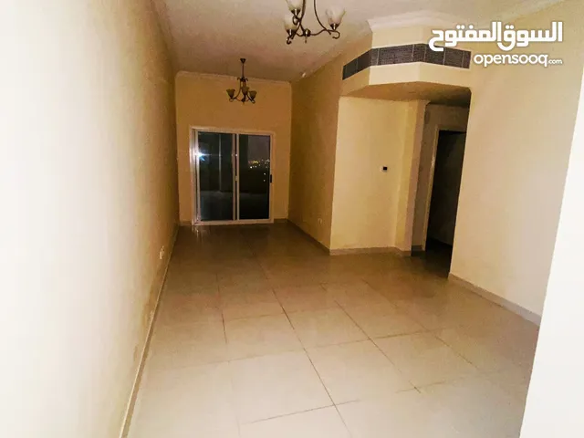 (هشام) شقه مساحه واسعه في النعيميه 1 بناء نظيف الاضاءه تدخل الشقه في موقع ممتاز بجوار جميع الخدمات