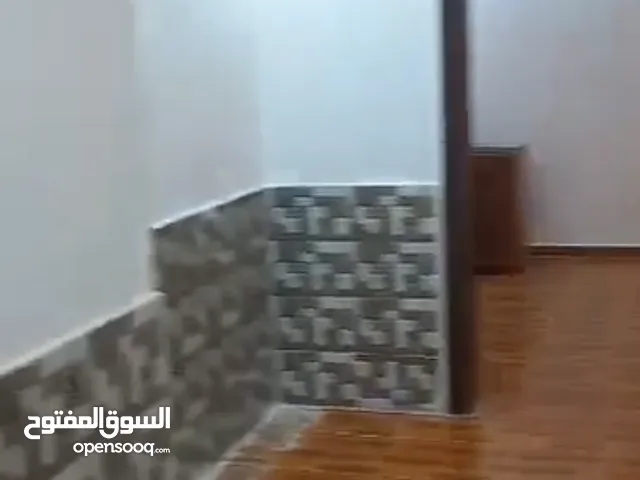 شقه للبيع عن طريق البنك الإسلامي طابق اول مدخل مستقل مساحه 92متر ثلاث غرف ومطبخ وحمامين سحاب شارع ا