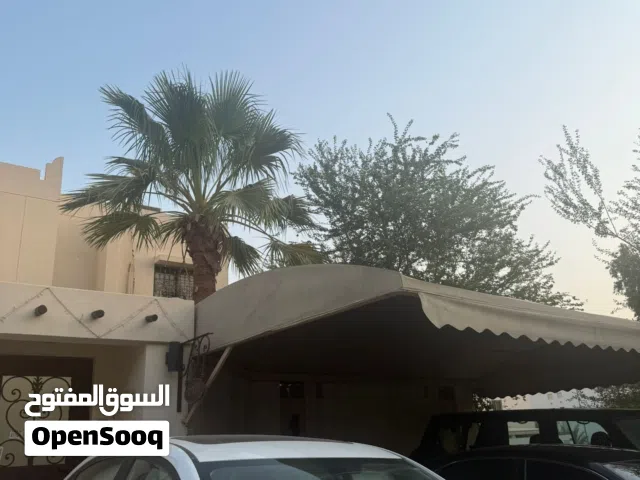200 m2 4 Bedrooms Villa for Sale in Northern Governorate Madinat Hamad