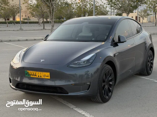 تسلا Y مميز 7 ركاب
