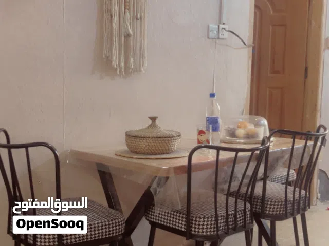 ميز طعام مع كراسي