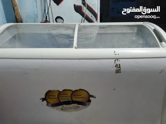 ثلاجه فريزرحالة جيدة جدا لونها ابيض نضيف بسعر 150 الف