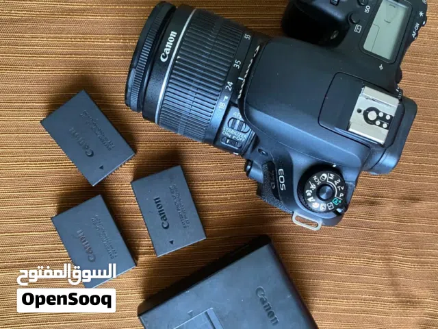 كاميرا كانون CANON 77D للبيع مع عدستين 18-55MM وعدسة  50mm f/1.8 وشاحن و3 بطاريات وشنتة