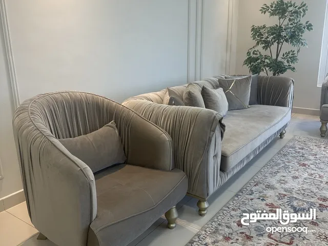 كنب مجلس يكفي لـ 11 شخص