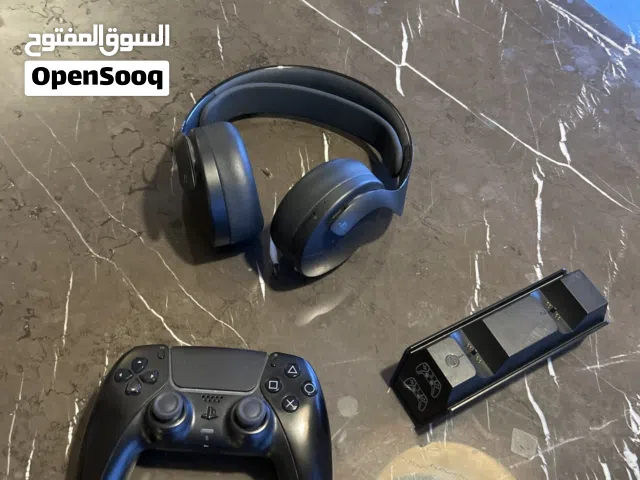 PlayStation 5 headphones controller and charger, can charge up to 2 controllers all things are black