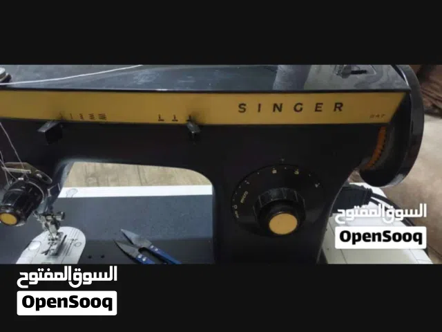 ماكينة خياطه سنجر لون اسود ..درزة وزجزاج بسعر مغري ..والبيع مستعجل