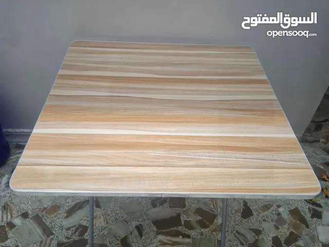 ميز للبيع نظيف جدا