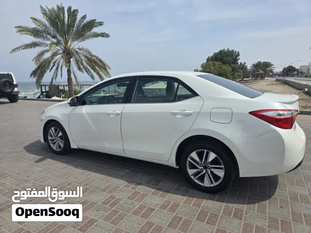 Toyota Corolla 2015, white very good