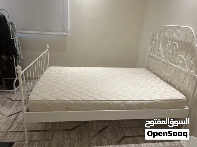 سرير مع مرتبه نضيف جدا