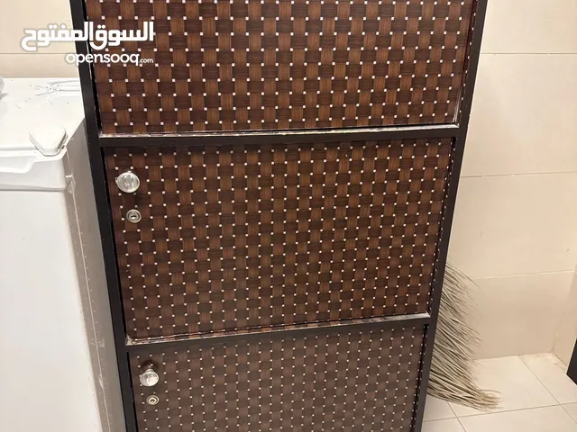 سوفه تتحول سرير + كبت 3 أبواب نظيفين للبيع – سعر مناسب