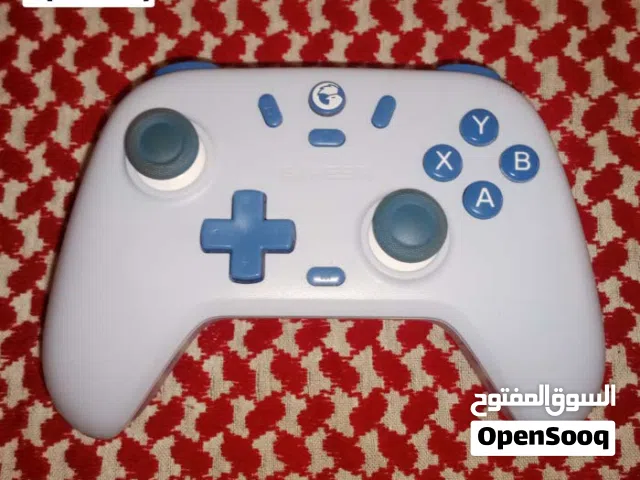 يد تحكم من شركة GameSir موديل T4 Nova Lite حجمها تقريبا 15-17 cm متوافقة مع كثير اجهزة multiplatform
