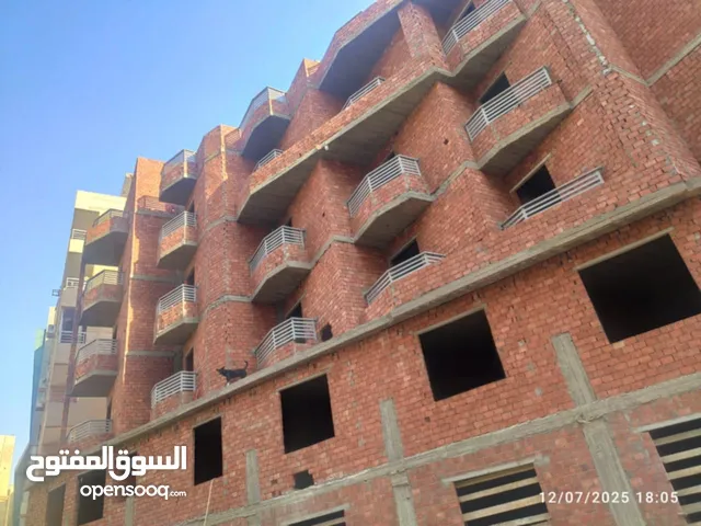 شقه للبيع الحي الاول علي محور ياسر رزق الهضبه الوسطي المقطم