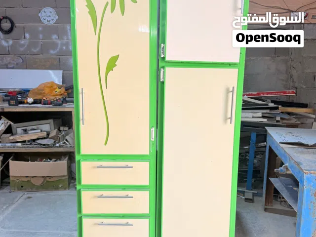 فاترينا عدد 2 مستخدمات    ارتفاع مترين و20 سم  عرض 50 سم وعمق 50 سم