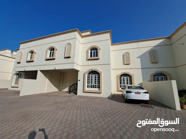 350 m2 More than 6 bedrooms Villa for Rent in Muscat Al Khoud