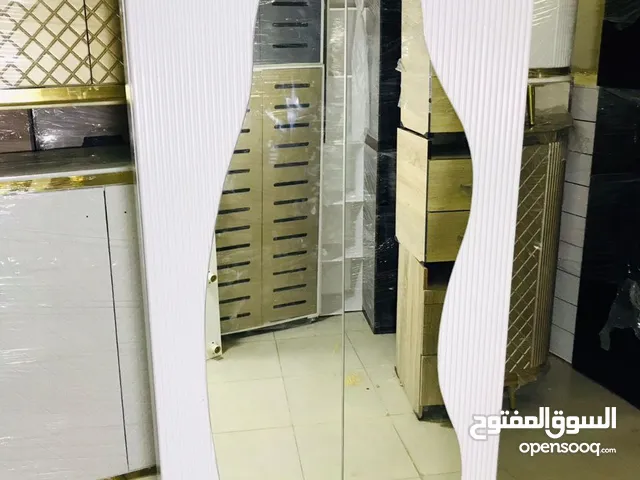 دولاب مودرن بمرايا جرار بتتفتح شيك جدا جدا وعليها خصم ابعت الصورة واتس واطلب الاوردر يوصلك ولا غلطه