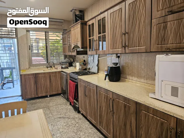 كاونتر مطبخ الداخل المنيوم الابواب اج دي اف