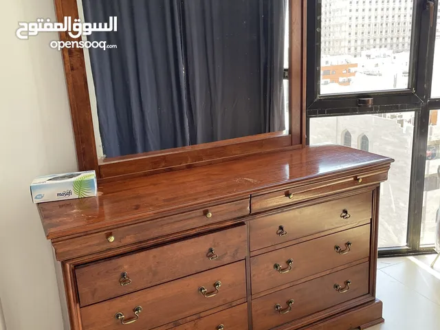 Dresser table with big mirror