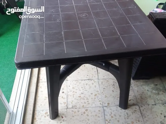 طاوله مربعه للبيع مع طبليه بسعر مغري