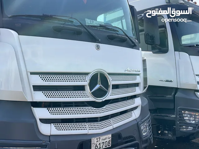 Tractor Unit Mercedes Benz 2020 in Al Jahra