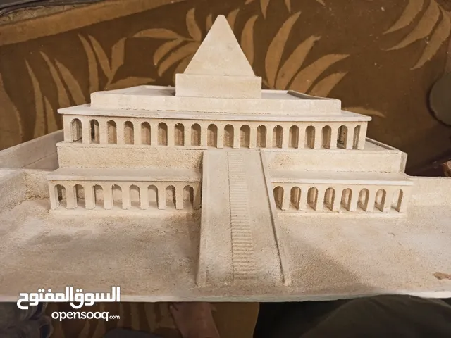 مجسم ل مبنى قديم أثري