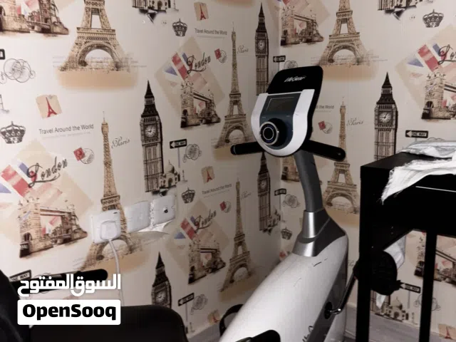 جهاز مشي يفيد للضعف و مستعمل نضيف و مايشتكي من شي