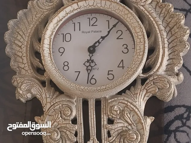 نحاسيات _خشبيات _فضيات_نثرات _انتيك _يوجد نثريات غير ذالك مثل كرستال _ وكهربائيات _لوازم مطبخ .