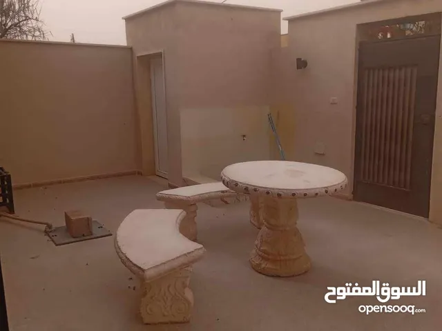 155 m2 4 Bedrooms Townhouse for Sale in Tripoli Ain Zara