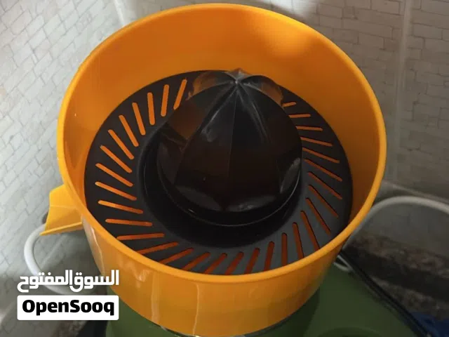 عصارة برتقال وليمون كهربائية تجارية + طاولة ستيل غذائي