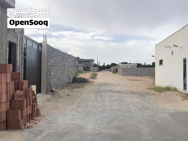 1000 متر علي الرئيسي عليها 5 محلات عظم واجهتين بسعر كزيوني