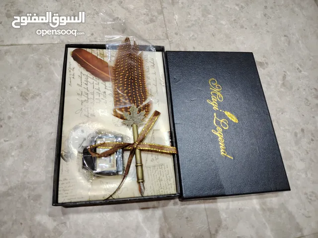 قلم ريشه ودفاتر