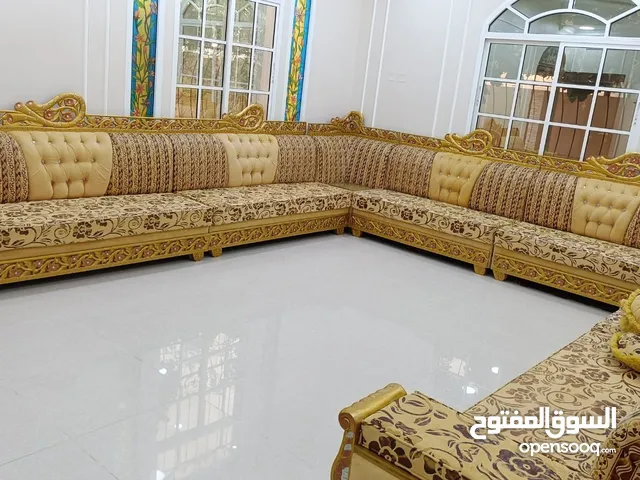أثاث مجلس شبه جديد و بحالة ممتازة جدا