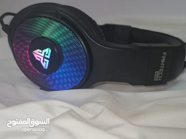 سماعات رأس RGB بإضاءة ملونة ساحرة وصوت نقي وواضح – أفضل تجربة صوتية وتصميم عصري بسعر لا يُقاوم!