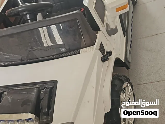 سيارة أربعة  راكب ،وعلى كل عجل ماتور وريموت تحكم عن بعد سعر الشراء 220 سعر البيع 100 بحالة الوكالة