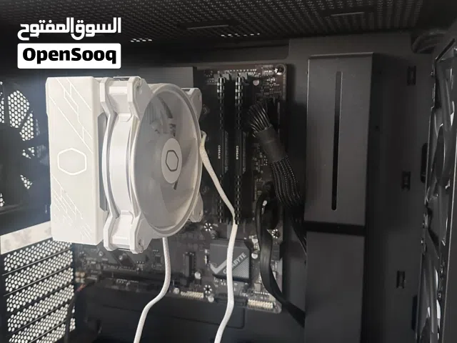 كمبيوتر بدون كرت شاشة و ssd.