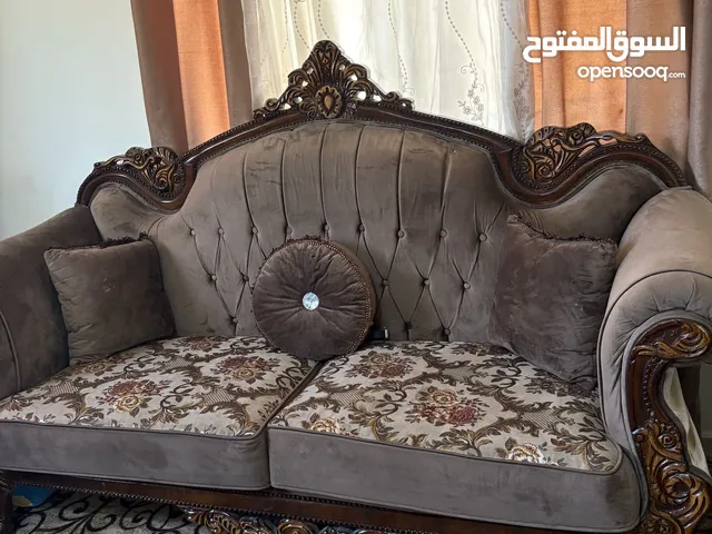 طقم كنب خشب زان مصري 9 مقاعد تفصيل بحاله ممتازه للبيع + طقم طاولات عدد 3 +سجاده 5×5 + برادي عدد 2