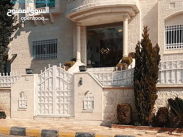 فيلا مميزة نظام دوبلكس في الجندويل للبيع من المالك مباشرة مفروشة فرش فاخر ترس واسع و حديقة خارجية
