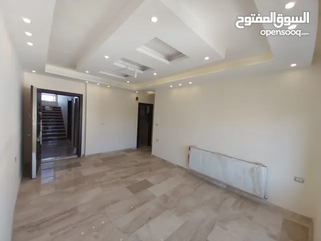 شقة طابق اخير للبيع في قرية النخيل