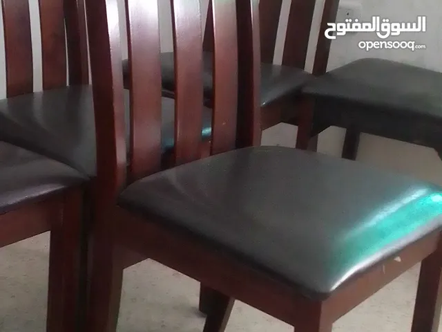 كراسي عدد 6من دون طاولة متوفر سجاد لون زيتي وبيج عدد 2 تخت بيبي بحالة جيدة مع الفرش كامل