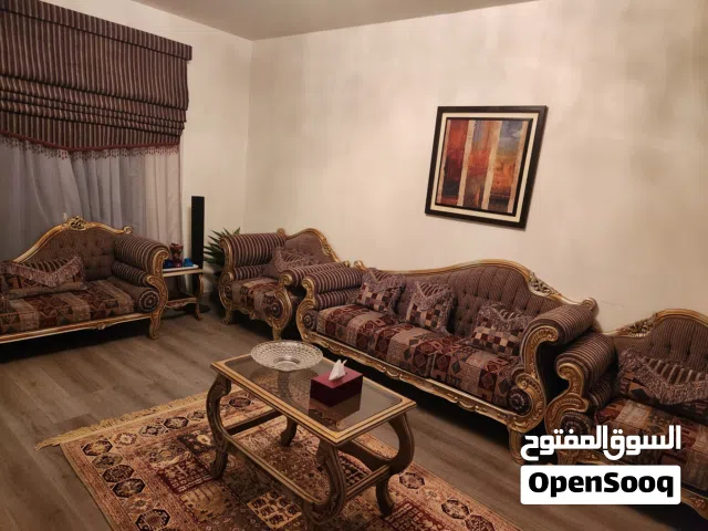 طقم كنب مع كامل ملحقاته للبيع