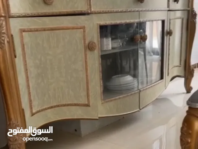 طاولة 8 كراسي مع بوفيه