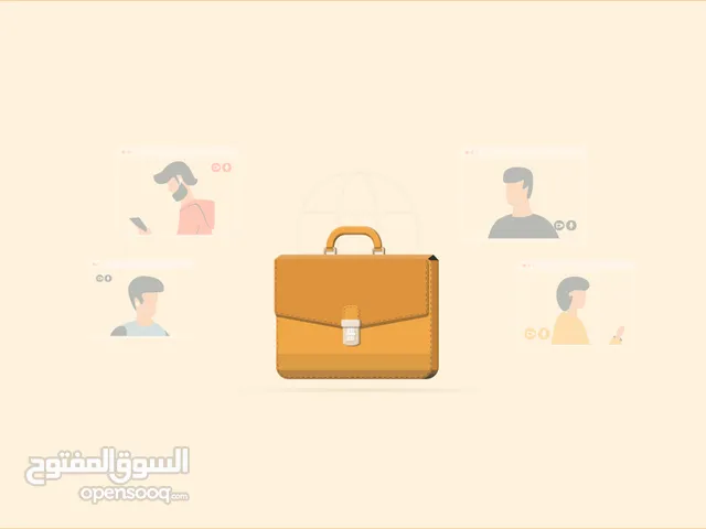 معلمة دروس خصوصية لمادة الحاسوب في منزل الطالب .