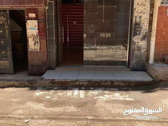 ڤاترينة سيكوريت بالكامل وباب سيكوريت وسلات وسقف معلق وكابولي وشوك متنوعة الطول