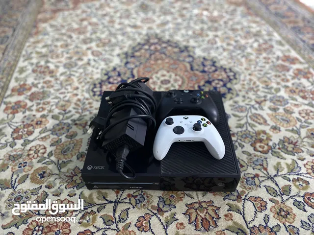 للبيع Xbox one مع تنين كنترولر